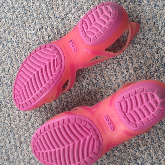 Crocs Huarache Fuchsia & Grapefruit Cross Strap Sandals SIZE J5 - Picture 3 of 7